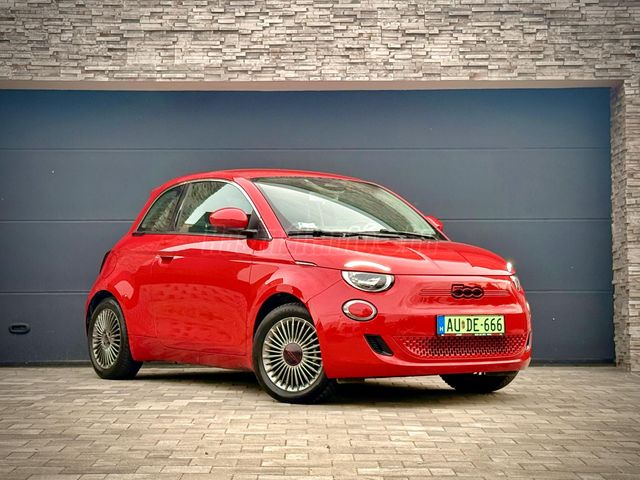 Fiat 500e RED - bélyegkép 2