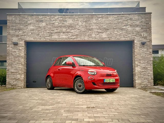 Fiat 500e RED - bélyegkép 3