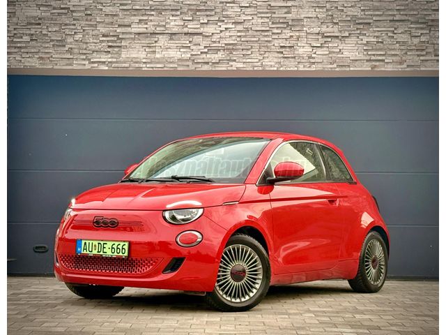 Fiat 500e RED - bélyegkép 5