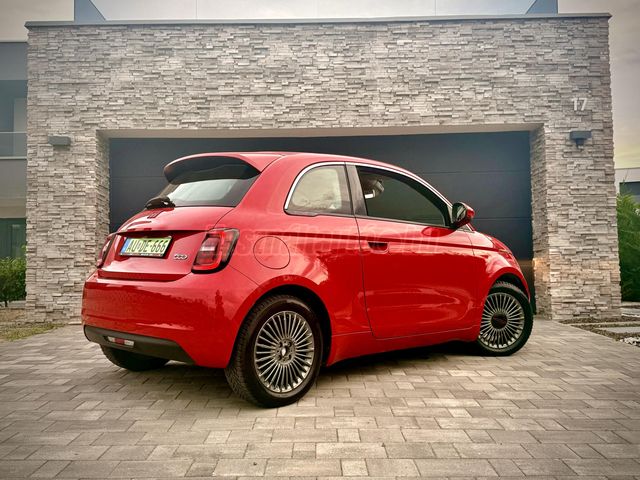 Fiat 500e RED - bélyegkép 7