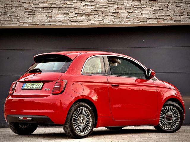 Fiat 500e RED - bélyegkép 9